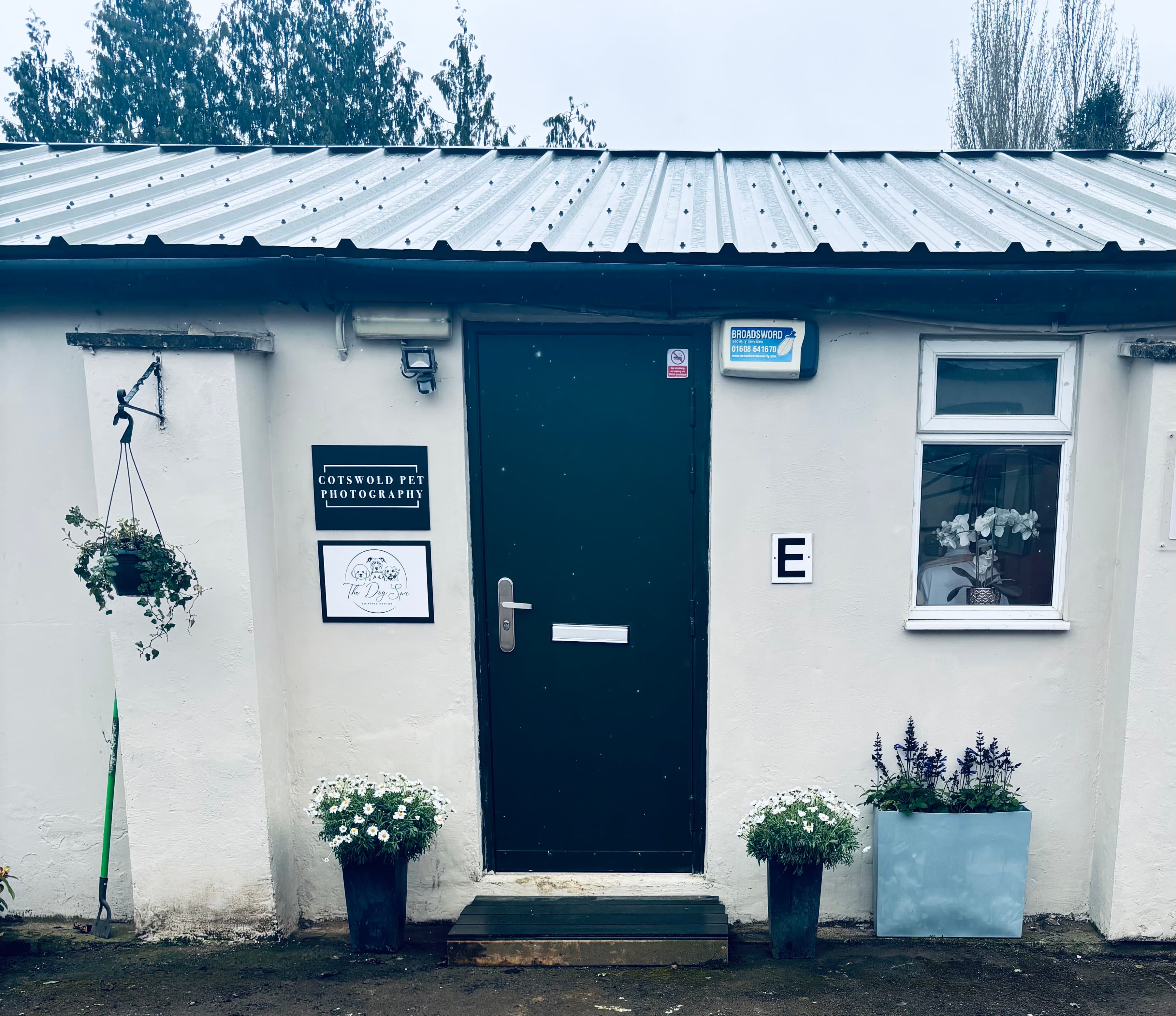 Barks & Bubbles salon at Elmsfield Industrial Estate, Chipping Norton